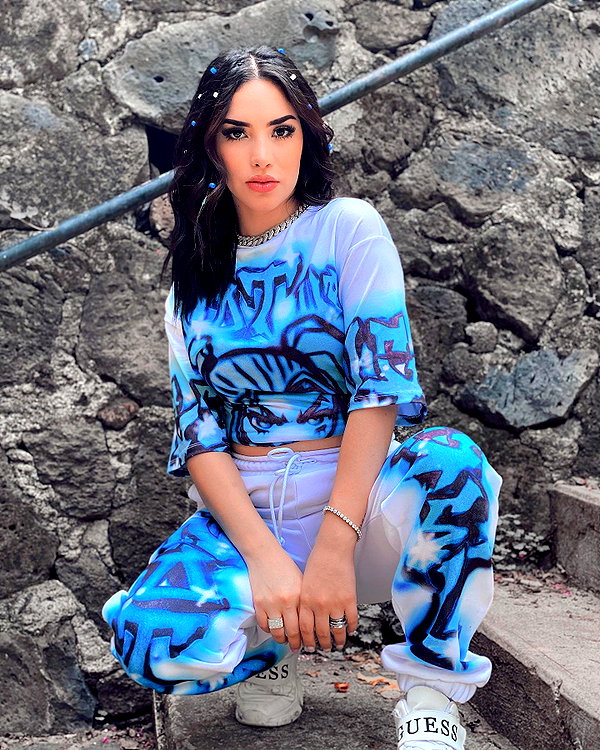 kimberly.loaiza instagram image archive image