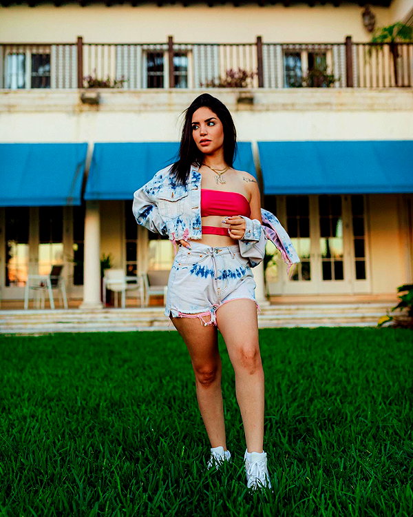 kimberly.loaiza instagram image archive image
