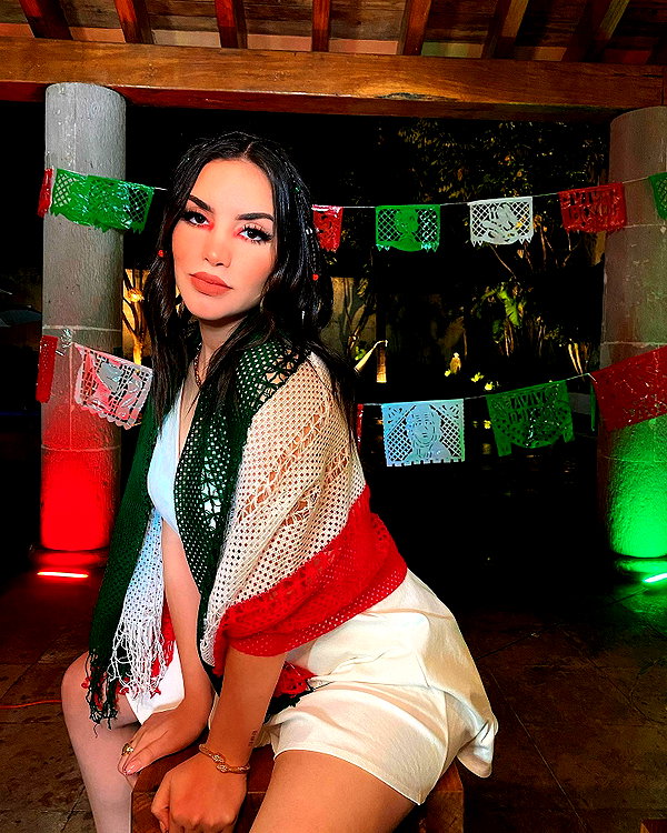 kimberly.loaiza instagram image archive image