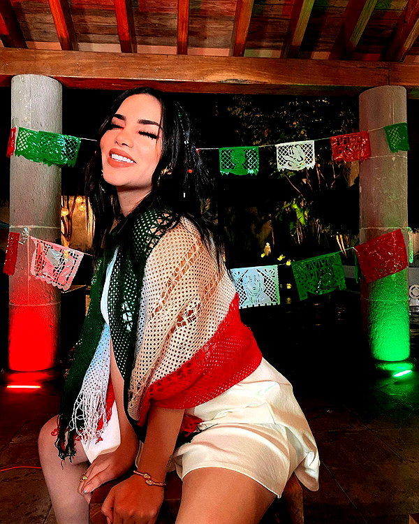 kimberly.loaiza instagram image archive image