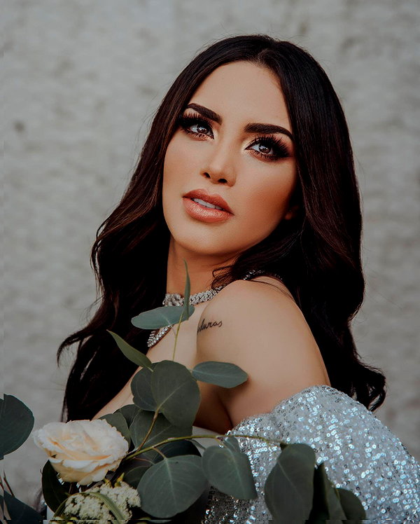 kimberly.loaiza instagram image archive image