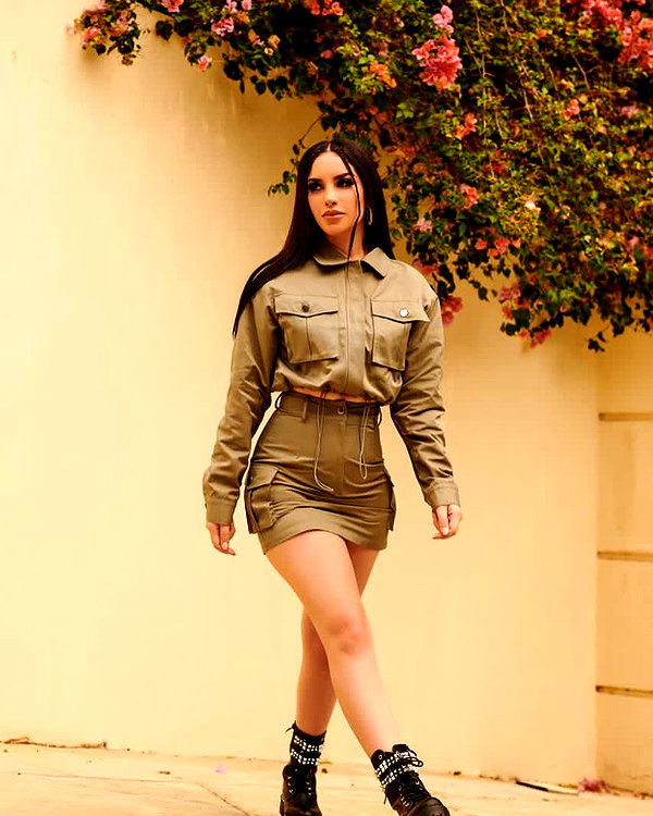kimberly.loaiza instagram image archive image