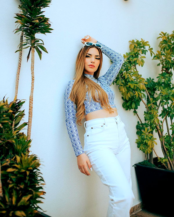 kimberly.loaiza instagram image archive image