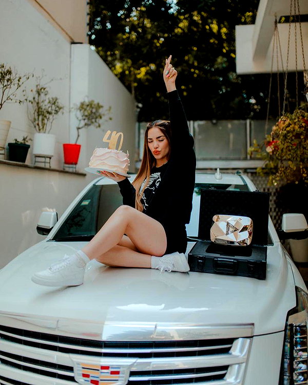 kimberly.loaiza instagram image archive image