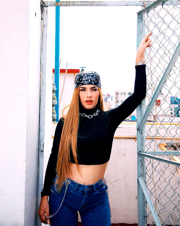 kimberly.loaiza instagram image archive image