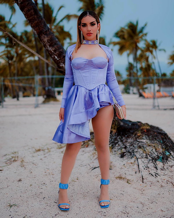 kimberly.loaiza instagram image archive image