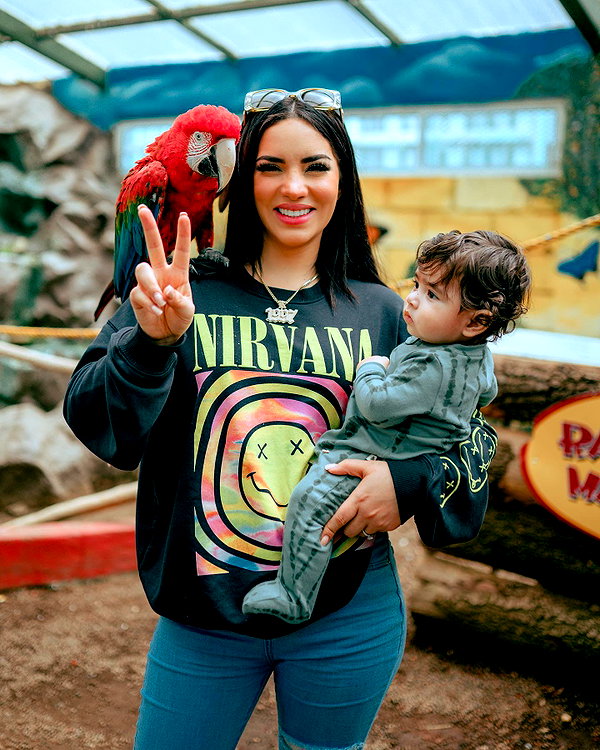 kimberly.loaiza instagram image archive image