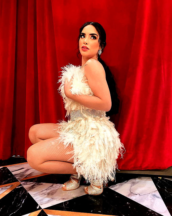 kimberly.loaiza instagram image archive image