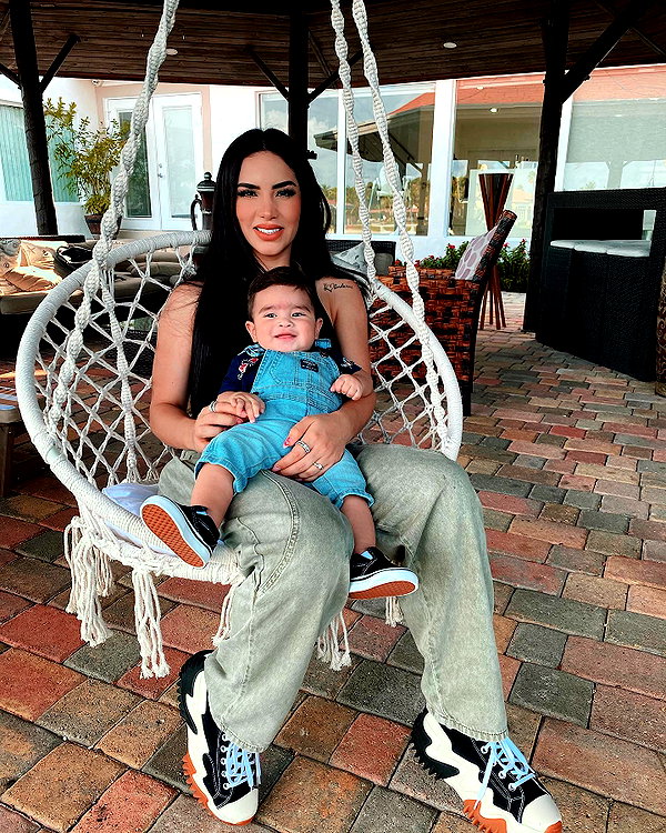 kimberly.loaiza instagram image archive image