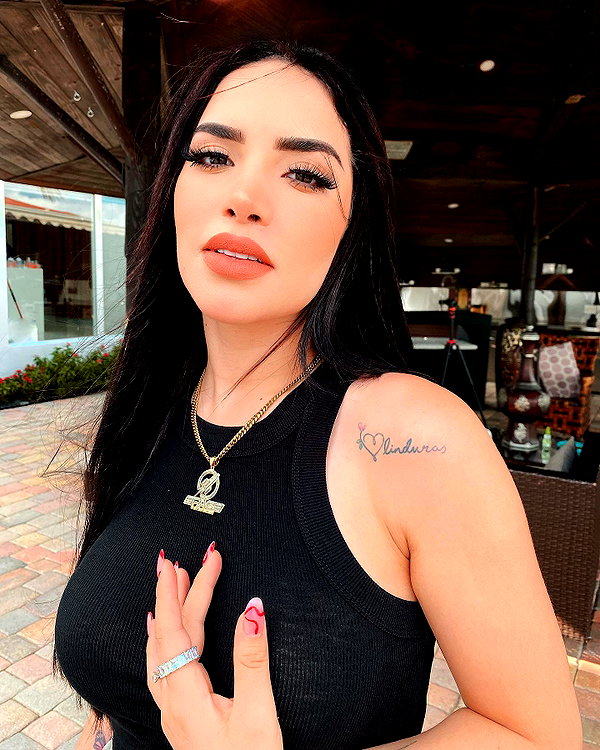 kimberly.loaiza instagram image archive image