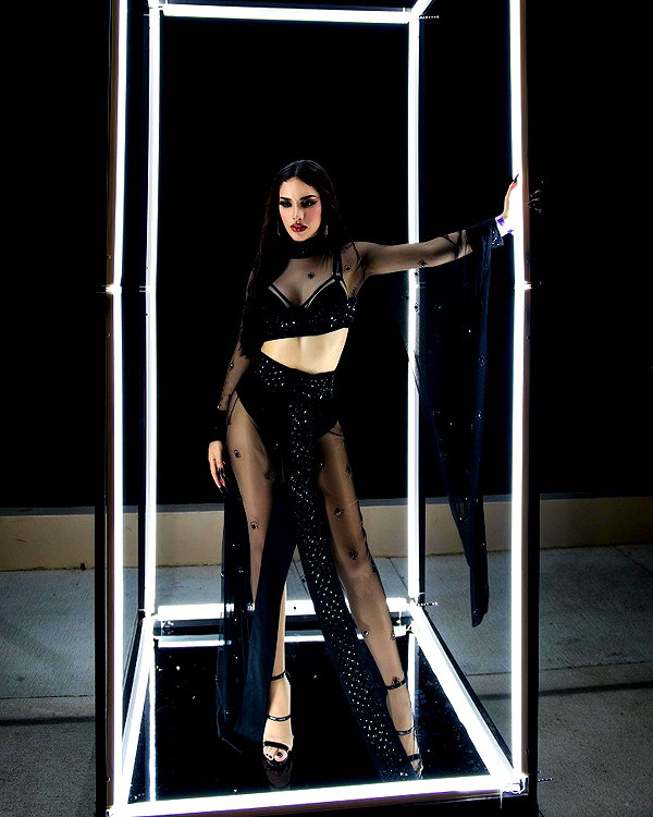 kimberly.loaiza instagram image archive image
