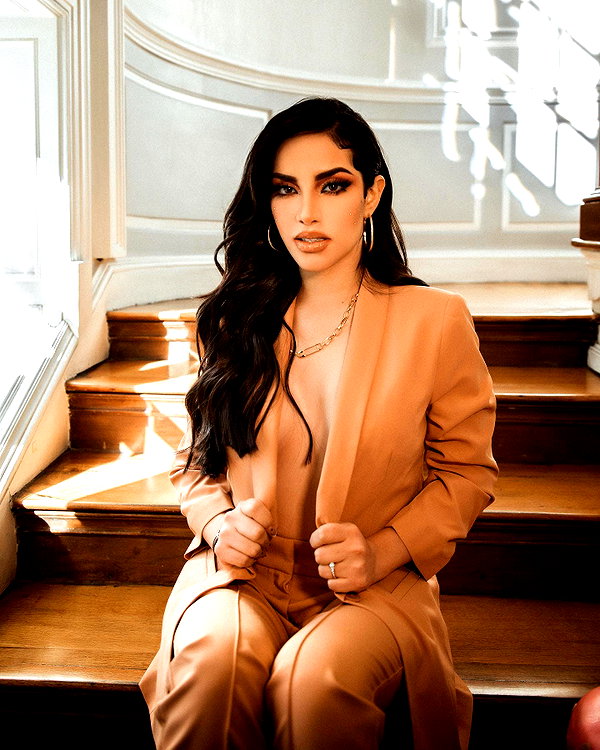 kimberly.loaiza instagram image archive image