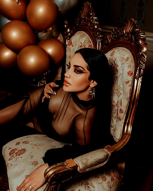 kimberly.loaiza instagram image archive image