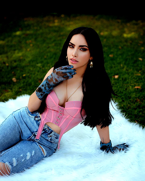 kimberly.loaiza instagram image archive image