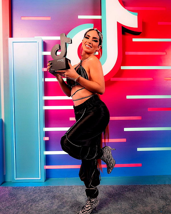 kimberly.loaiza instagram image archive image