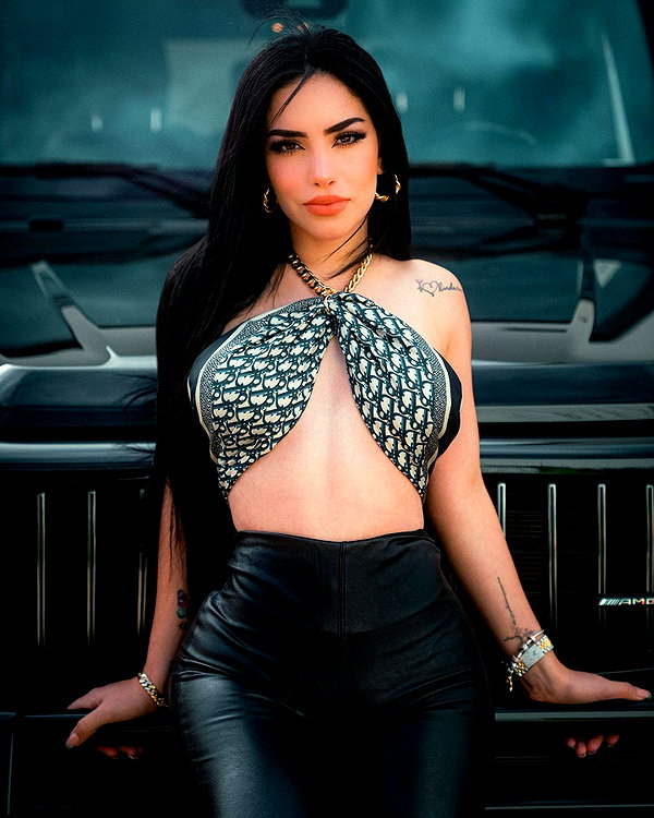 kimberly.loaiza instagram image archive image