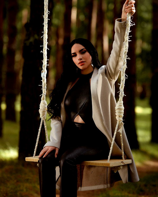 kimberly.loaiza instagram image archive image