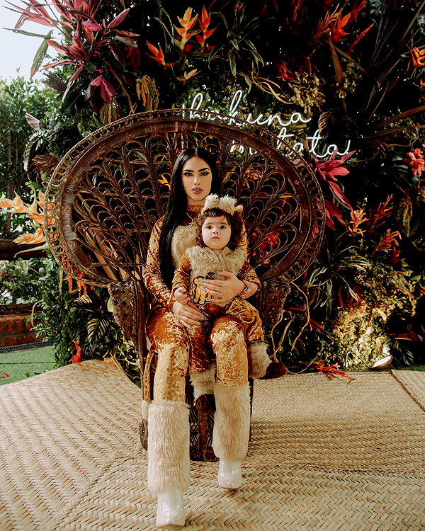 kimberly.loaiza instagram image archive image