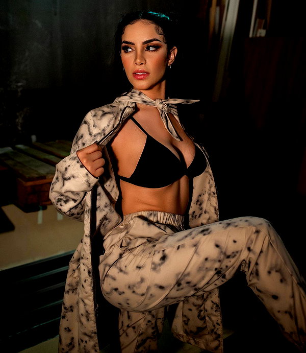 kimberly.loaiza instagram image archive image