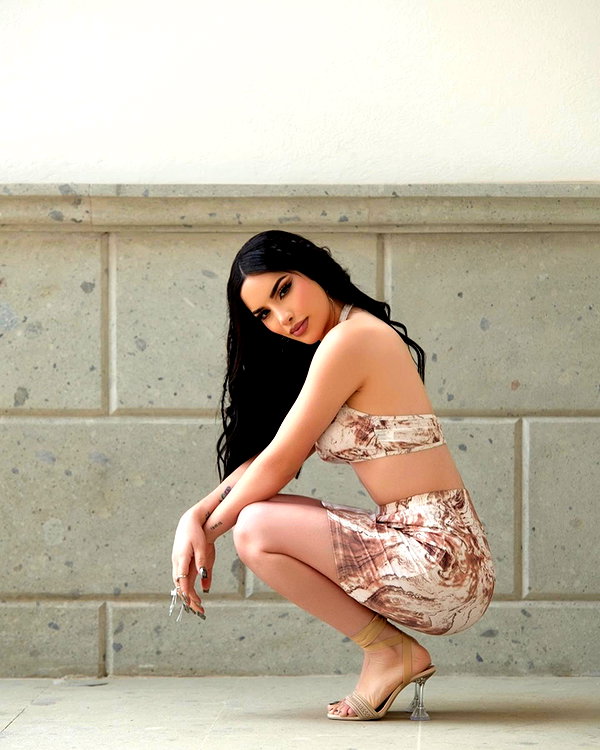 kimberly.loaiza instagram image archive image