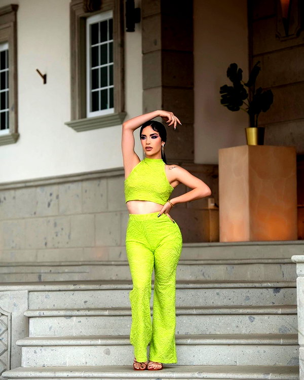 kimberly.loaiza instagram image archive image
