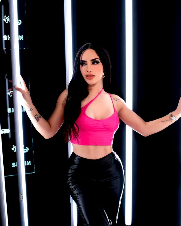 kimberly.loaiza instagram image archive image