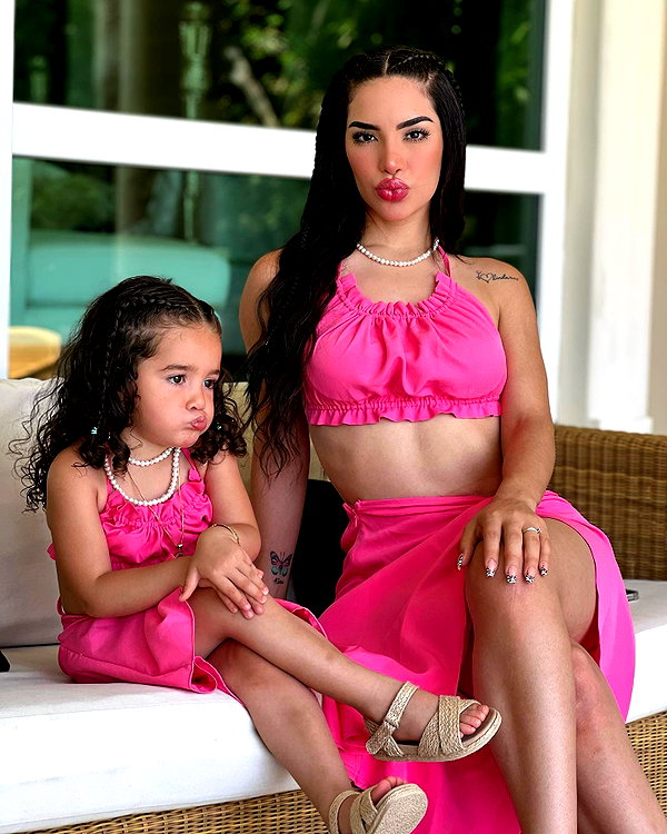 kimberly.loaiza instagram image archive image