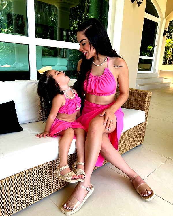 kimberly.loaiza instagram image archive image