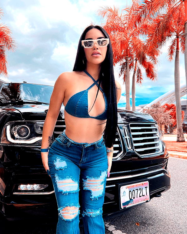 kimberly.loaiza instagram image archive image