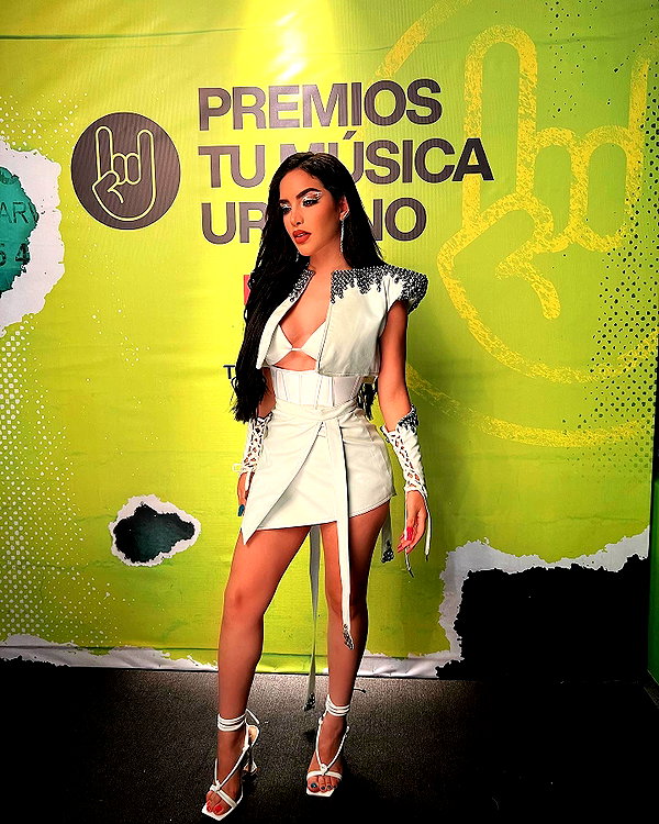 kimberly.loaiza instagram image archive image