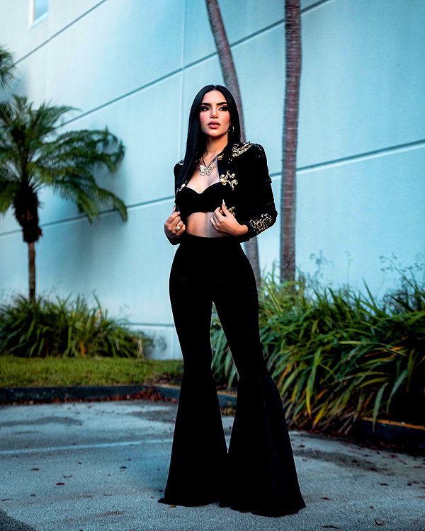 kimberly.loaiza instagram image archive image