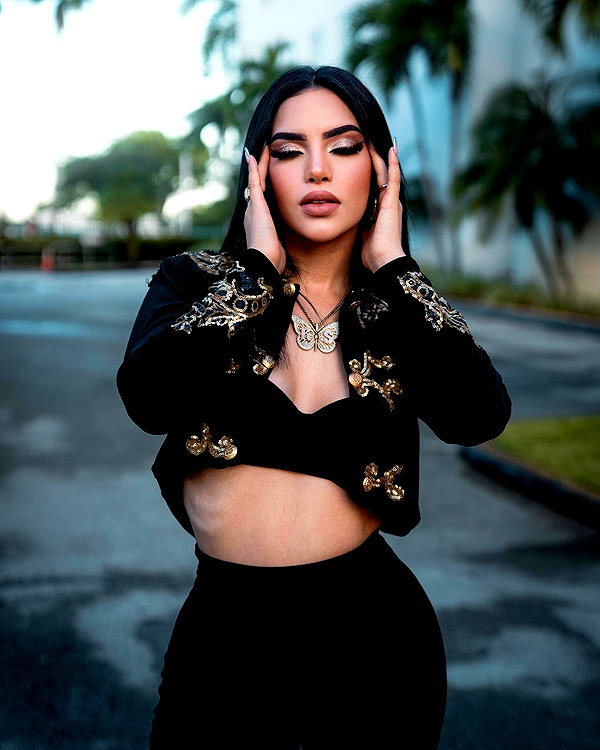kimberly.loaiza instagram image archive image