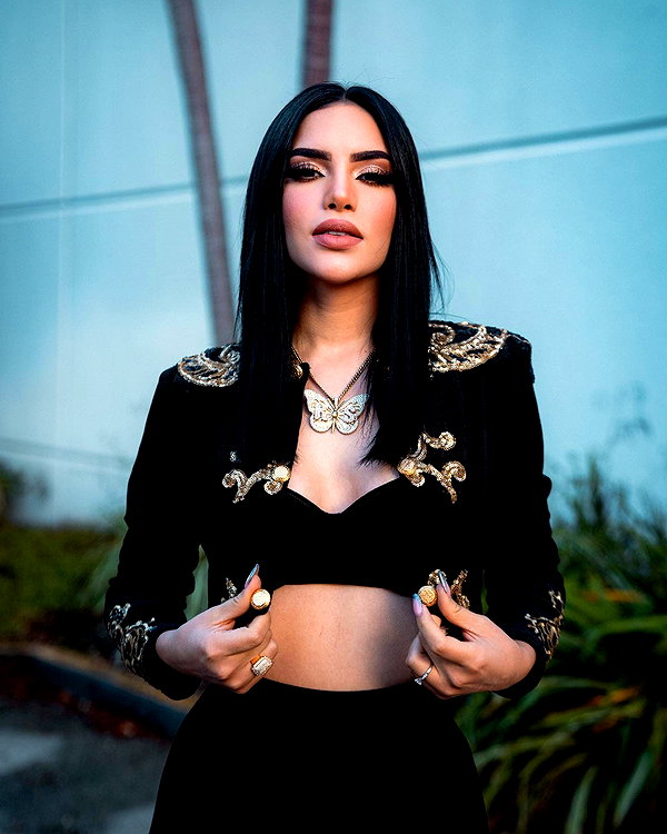 kimberly.loaiza instagram image archive image