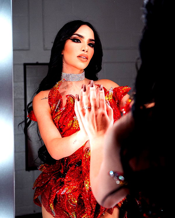 kimberly.loaiza instagram image archive image
