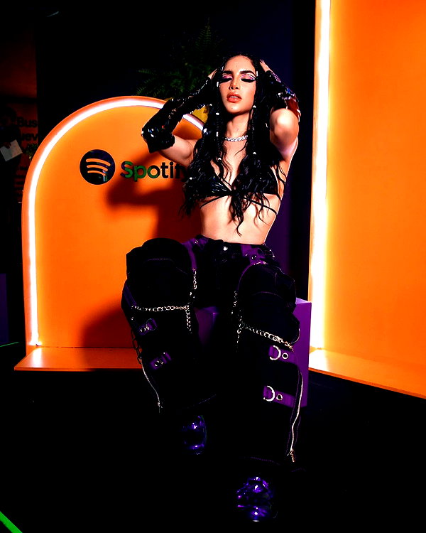 kimberly.loaiza instagram image archive image