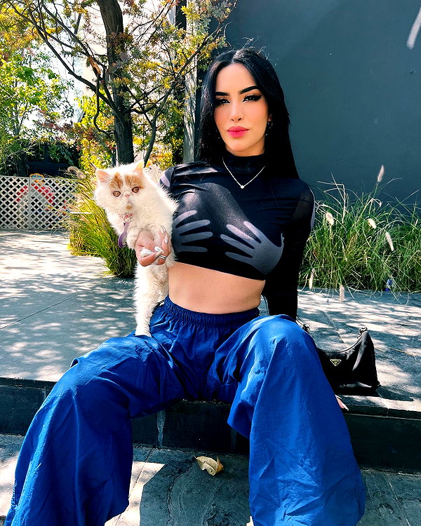 kimberly.loaiza instagram image archive image