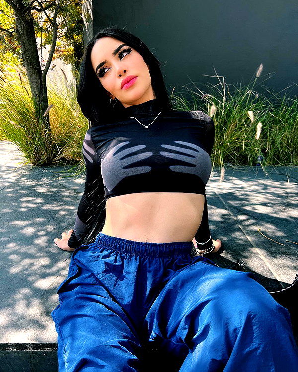 kimberly.loaiza instagram image archive image