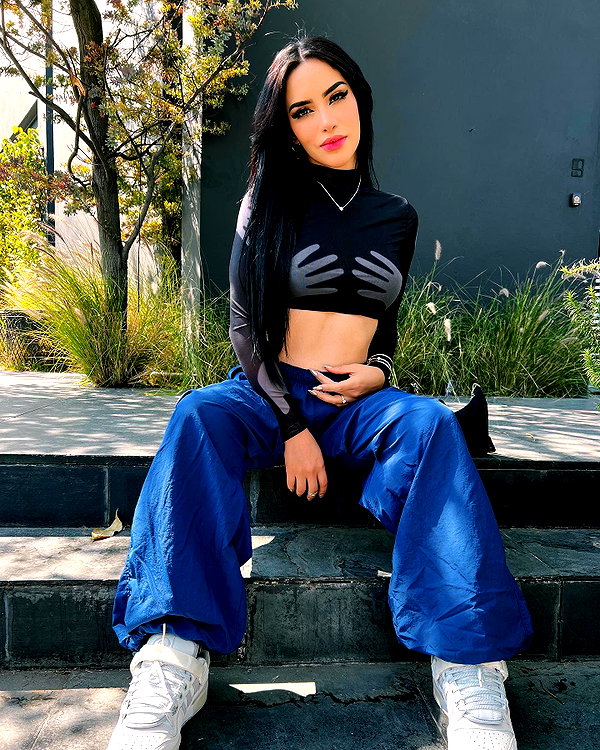kimberly.loaiza instagram image archive image