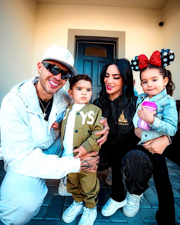 kimberly.loaiza instagram image archive image
