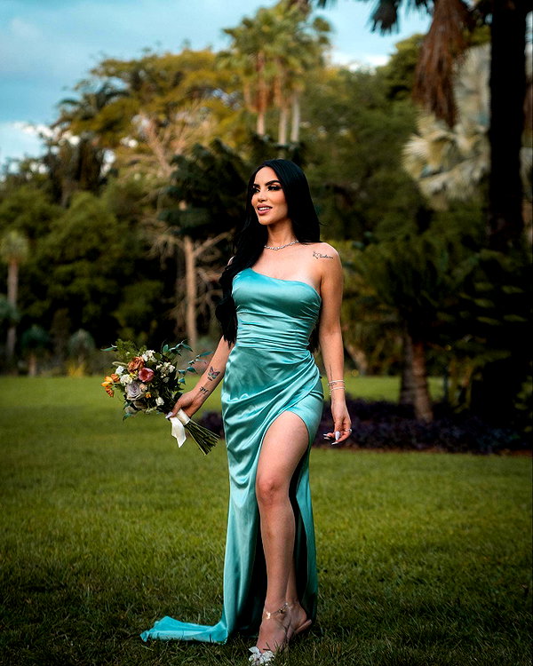 kimberly.loaiza instagram image archive image