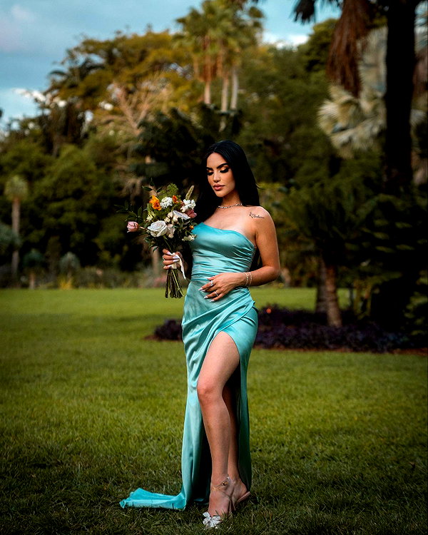 kimberly.loaiza instagram image archive image