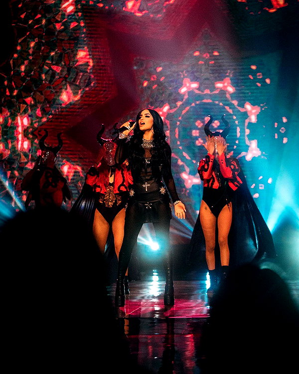 kimberly.loaiza instagram image archive image