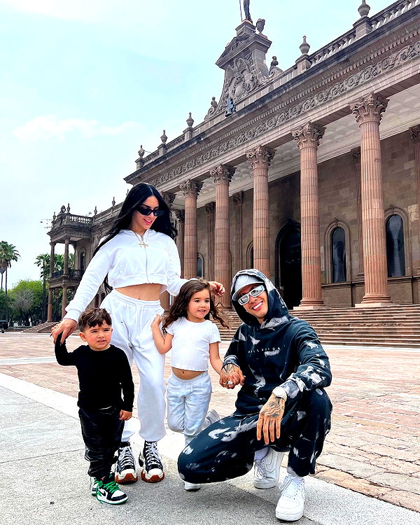 kimberly.loaiza instagram image archive image