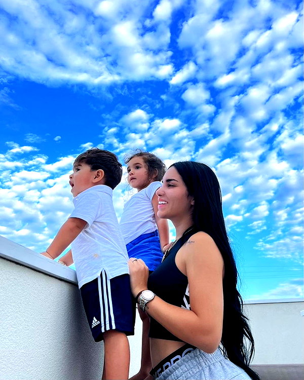 kimberly.loaiza instagram image archive image