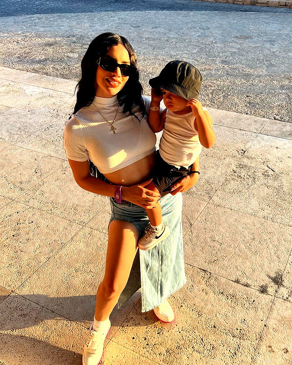 kimberly.loaiza instagram image archive image