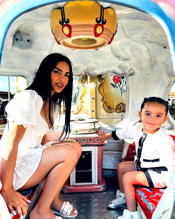 kimberly.loaiza instagram image archive image