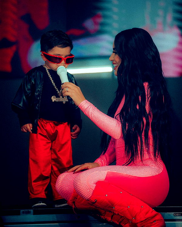 kimberly.loaiza instagram image archive image