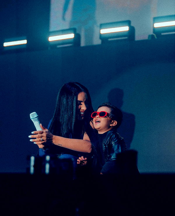 kimberly.loaiza instagram image archive image