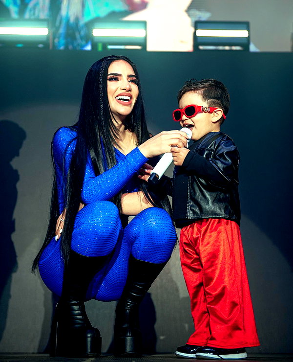 kimberly.loaiza instagram image archive image