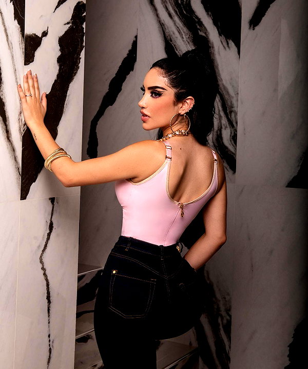kimberly.loaiza instagram image archive image